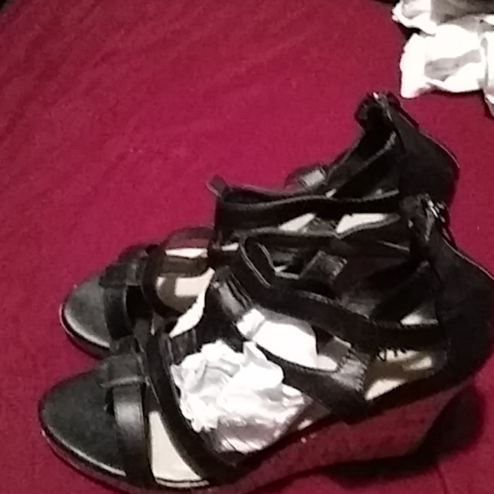Shoes - Picture 3 of 6